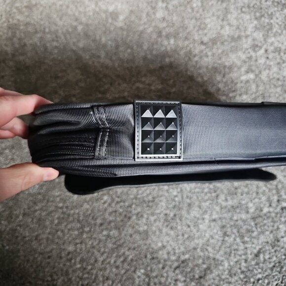 Targus Black Laptop/Electronics Case w.o. Strap - Fits up to 17.5" Laptop - Picture 4 of 7